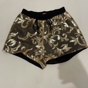 Gold black shorts